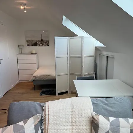 Cyr Apartment *